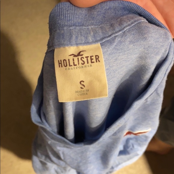 Small hollister v-neck blue shirt - Picture 3 of 6